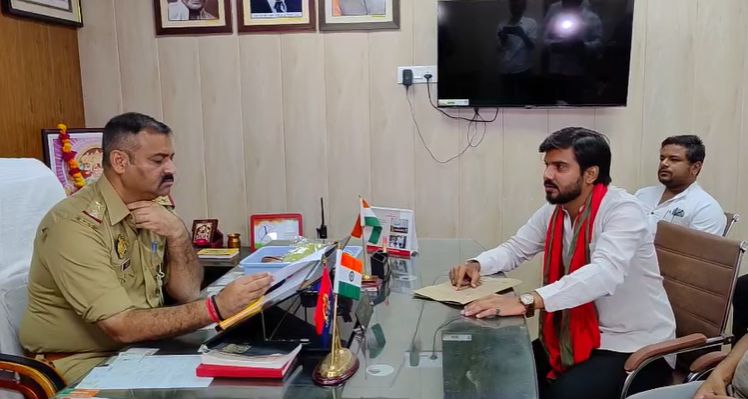 SP lodged FIR, case of insulting Dimple Yadav against Maulana Sajid Rashidi heated up