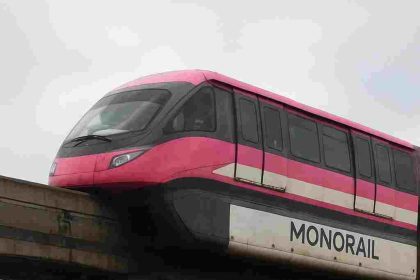 Mumbai Monorail train stuck due to power supply problem